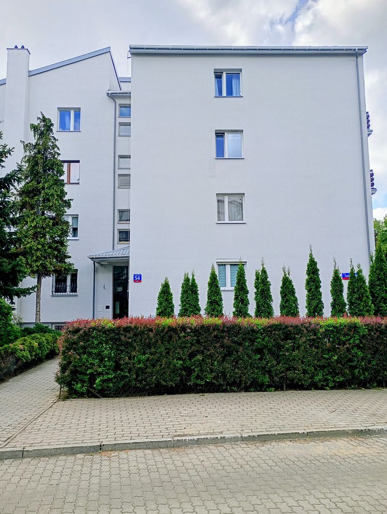 Budynek przy Porannej Bryzy 54 po malowaniu elewacji — zdjęcie 4 z 9